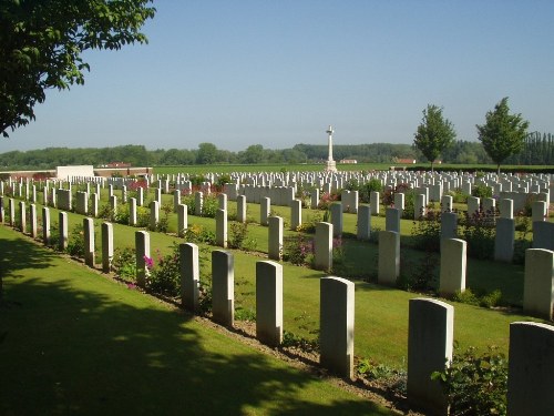 Commonwealth War Cemetery Cambrin