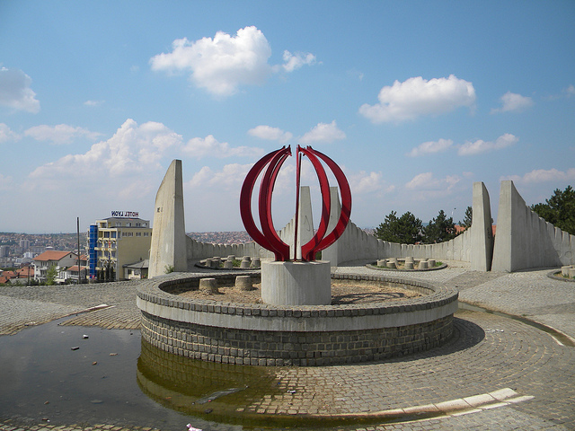 Monument Kosovo-oorlog en Martelarenbegraafplaats