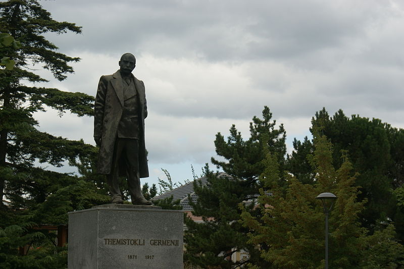 Statue Themistokli Grmenji