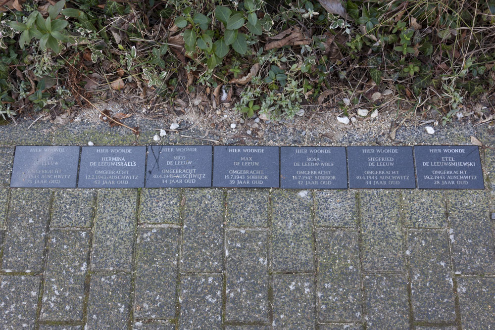Memorial Stones Catharina van Reestraat 10