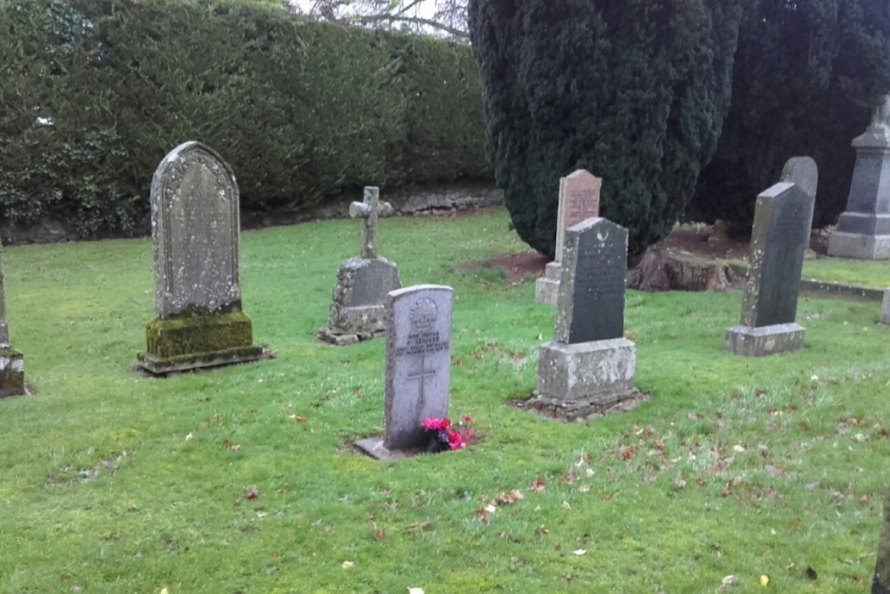 Commonwealth War Grave Trinity Gask Parish Churchyard