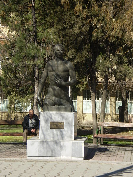 Standbeeld Kocho Racin