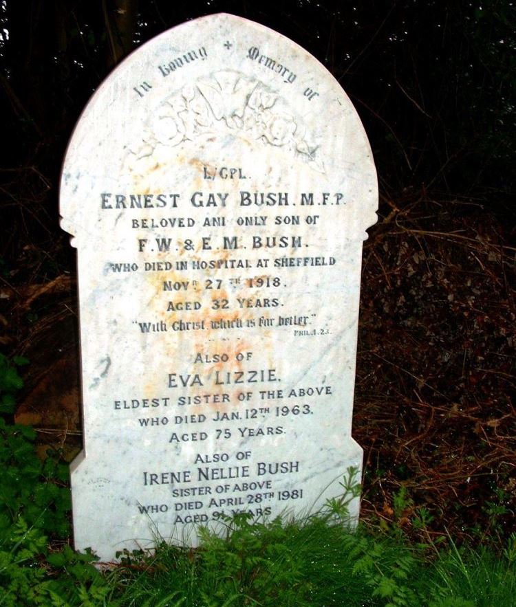 Commonwealth War Grave Stebbing Congregational Chapelyard