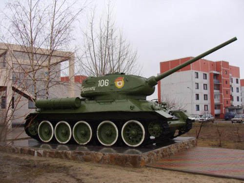 T-34/85 Tank Military Village 