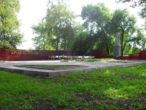 Mass Grave Soviet Soldiers & War Memorial Yablochnoye