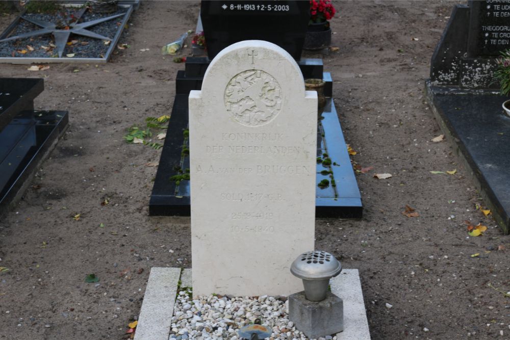 Dutch War Grave Roman Catholic Cemetery Cromvoirt