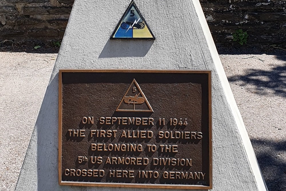 Memorial 5th US Armored Division Our Crossing