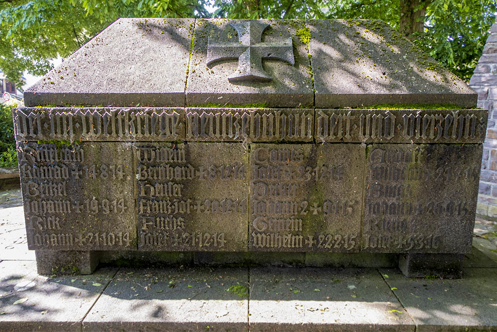 Monument Wereldoorlogen Westum #2