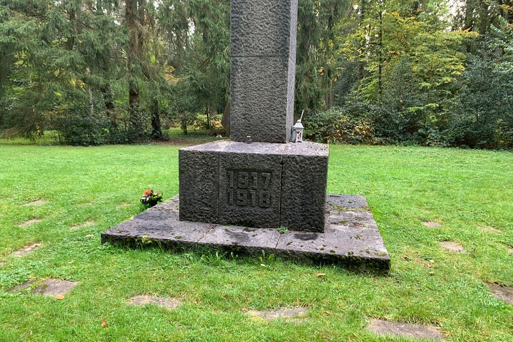 Centraal Herdenkingskruis Waldfriedhof #3