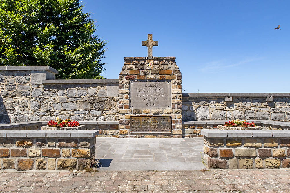 Memorial Cemetery Louveign