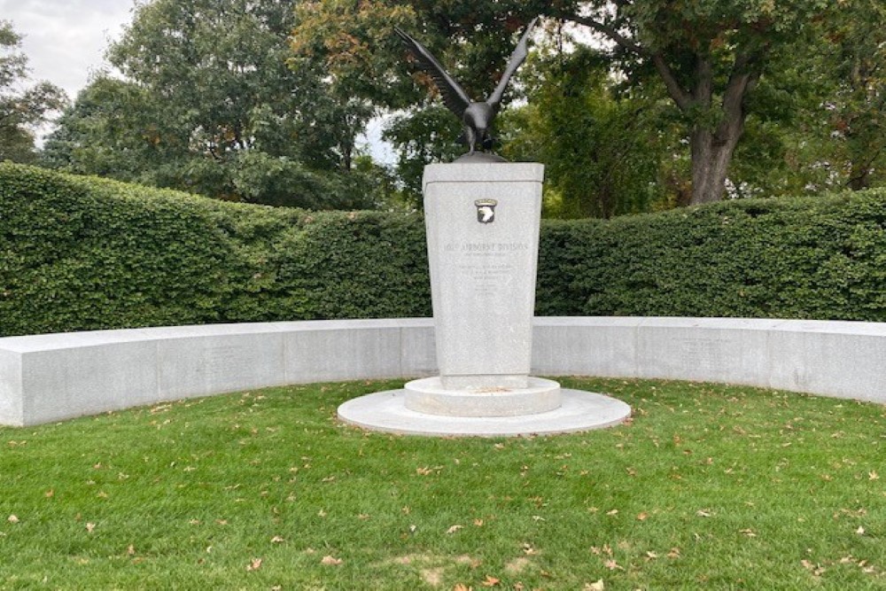 Monument 101st Airborne Division Arlington
