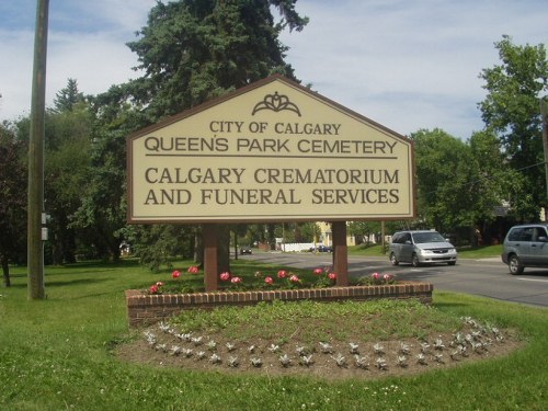 Commonwealth War Graves Queen's Park Cemetery