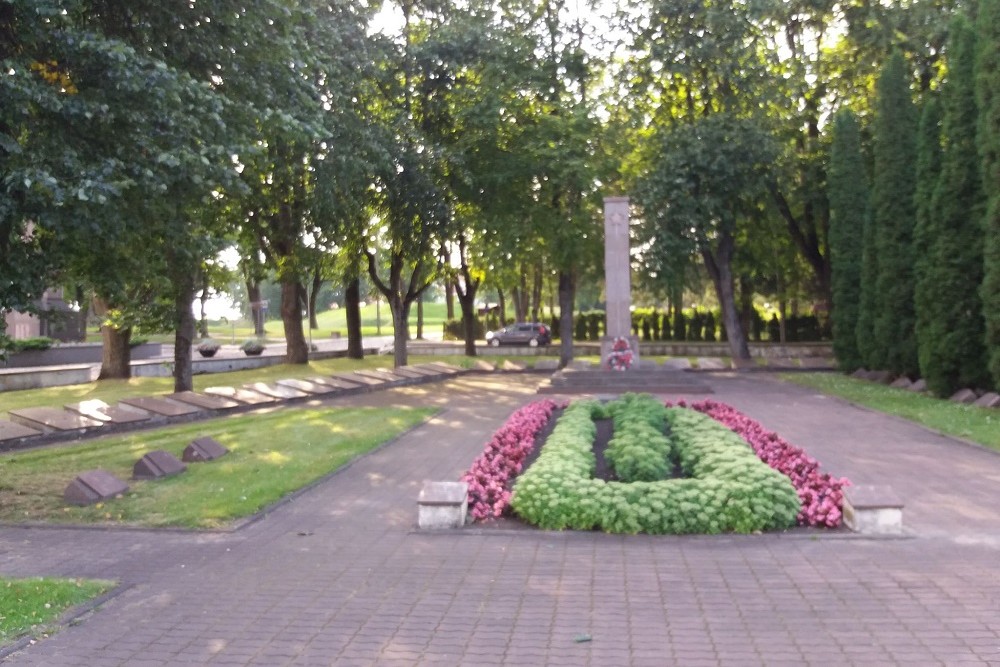 Sovjet Oorlogsbegraafplaats Birai