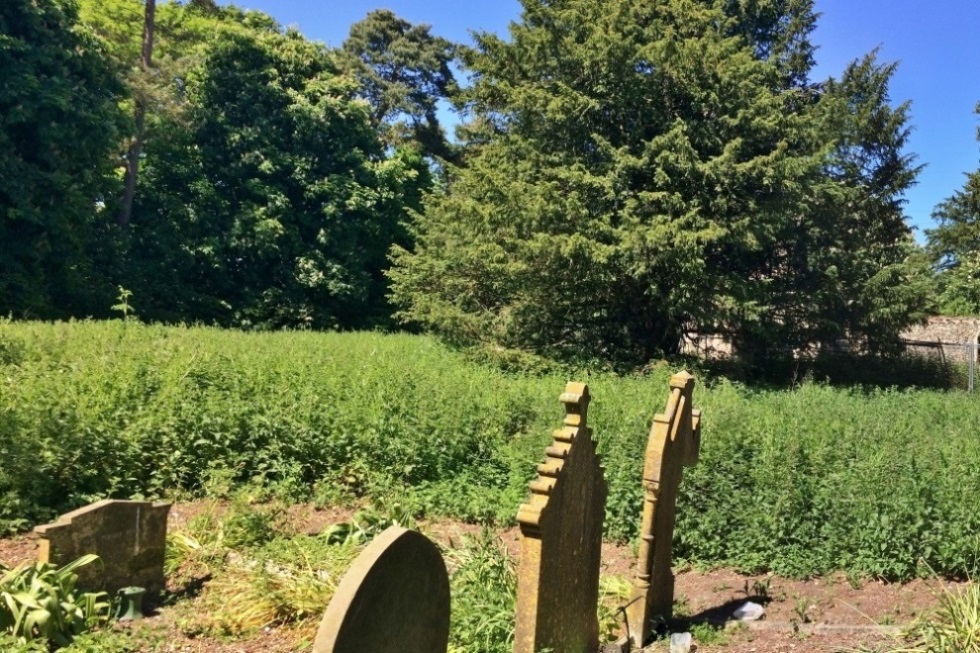Commonwealth War Graves St. Wandregesilus Churchyard