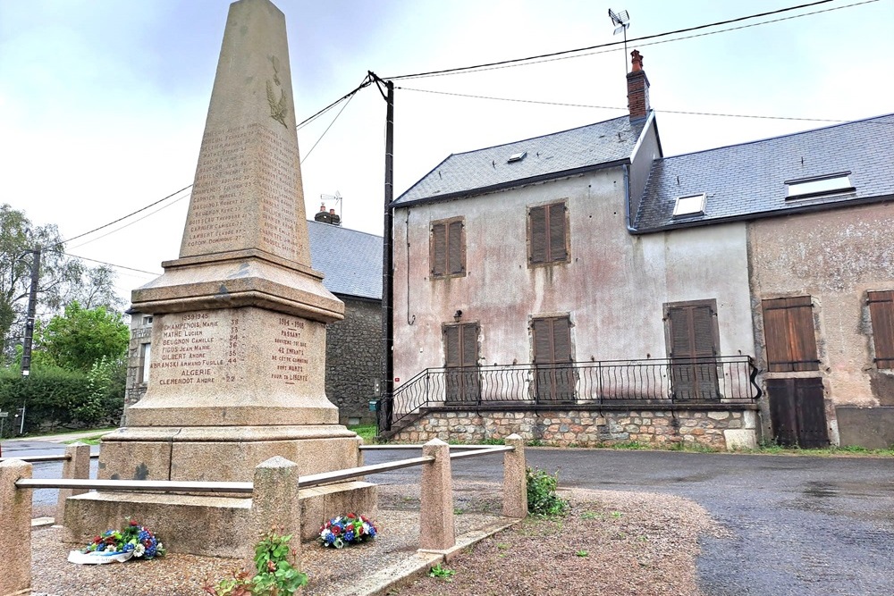 War Memorial Saint-Brisson #1