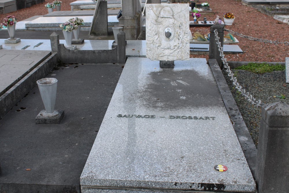 Belgian War Graves Bascles	