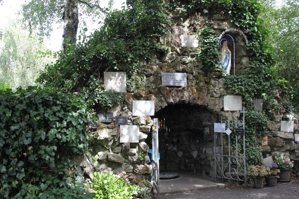 Memorial at the Cave Ghinste