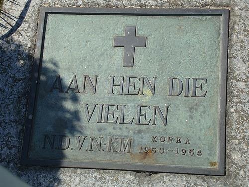Nederlands Monument U.N. Memorial Cemetery