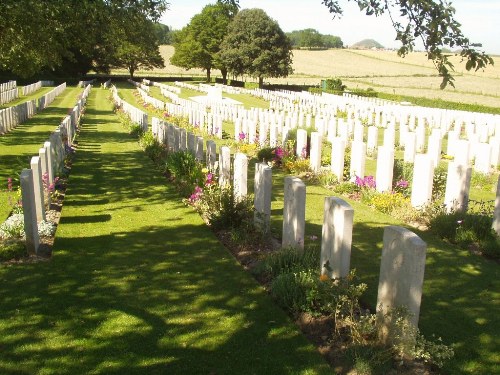 Commonwealth War Cemetery Lapugnoy