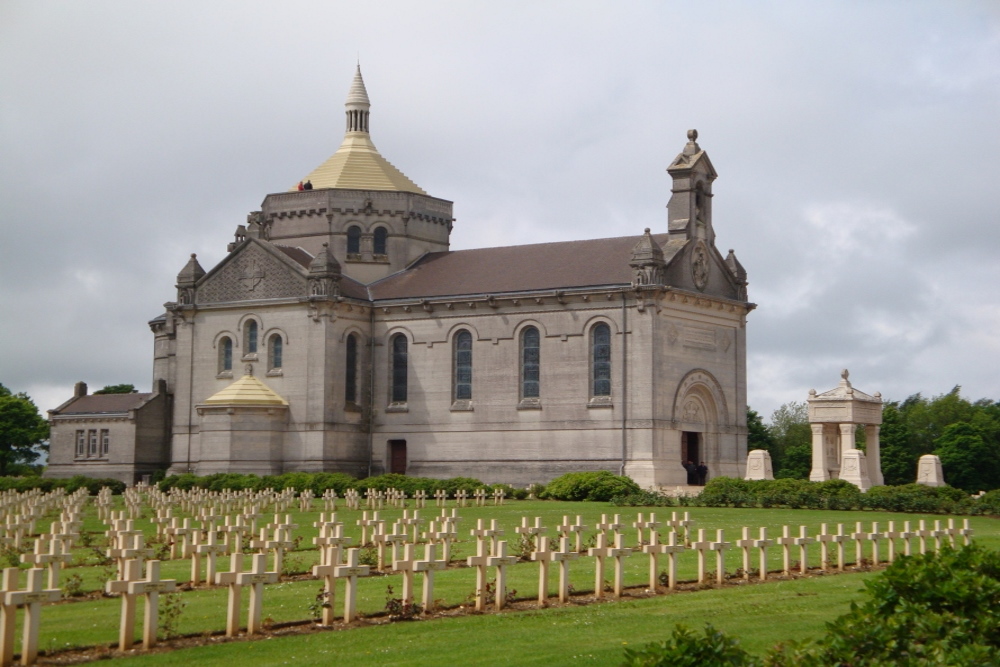 Franse Oorlogsbegraafplaats Notre Dame de Lorette