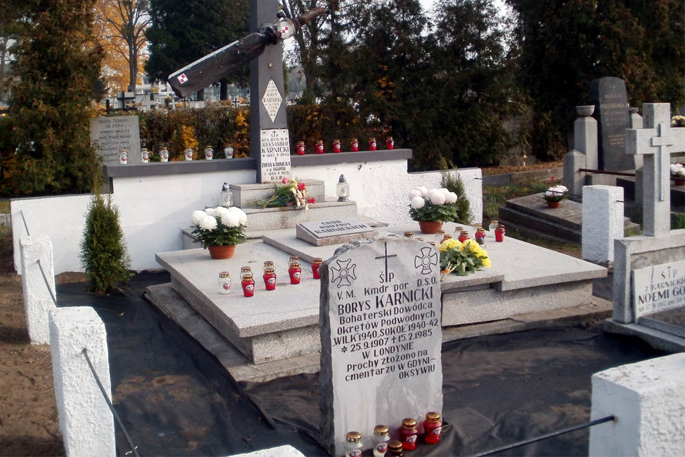 Monument Borys Karnicki