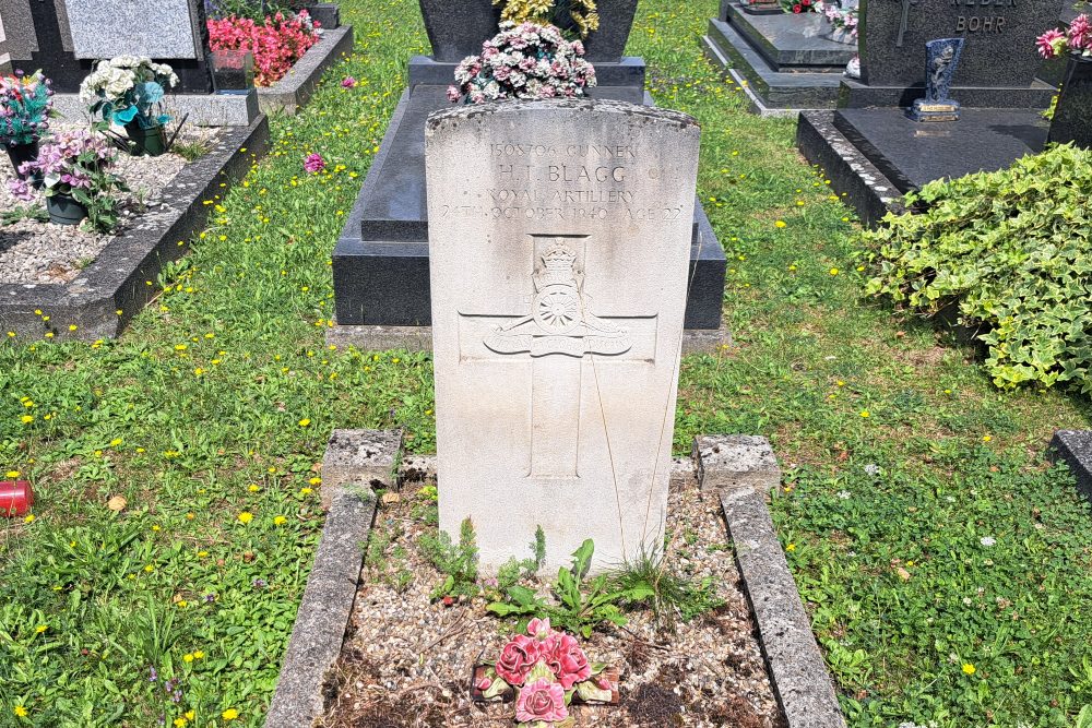 Commonwealth War Graves Municipal Cemetery Cronenbourg West Strasbourg #2