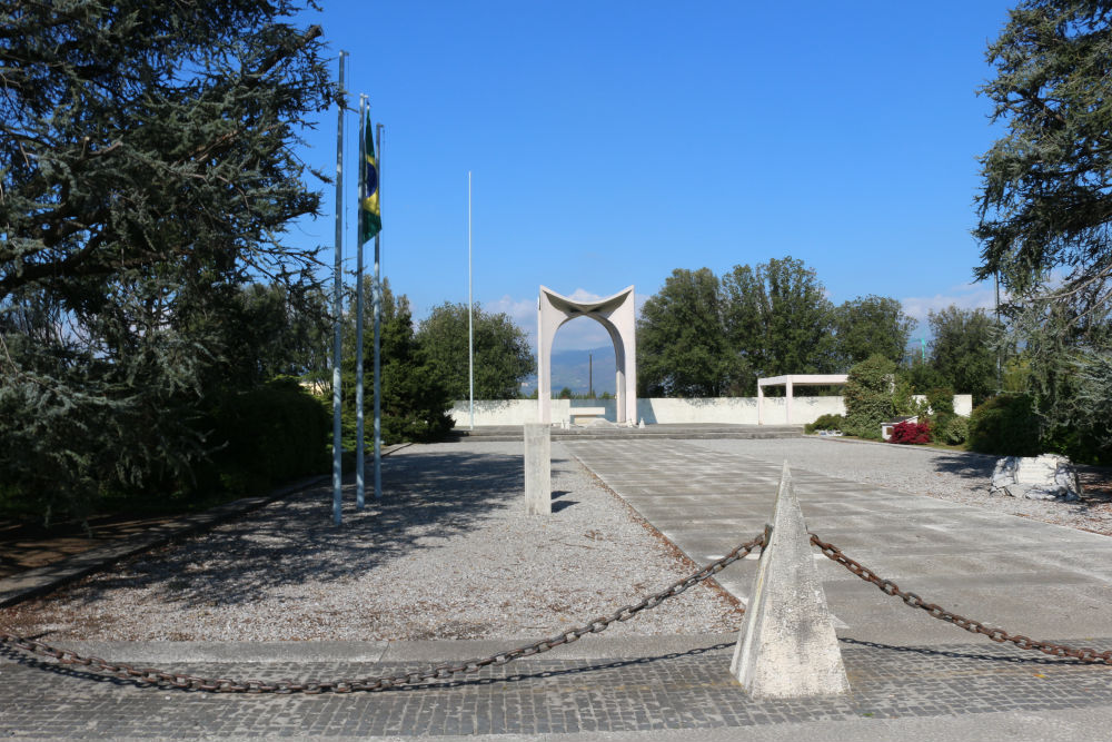Braziliaans Monument & Tombe van de Onbekende Soldaat