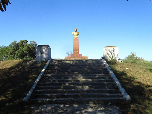 Monument Luitenant-generaal Zakhar K. Slyusarenko
