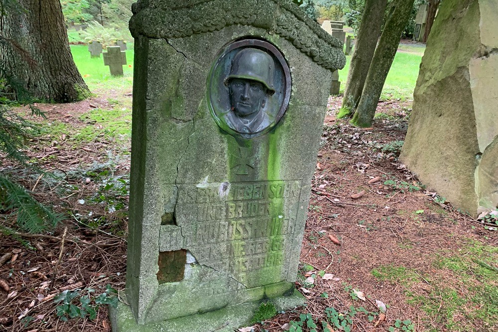 Remarkable Graves Waldfriedhof Aachen #4