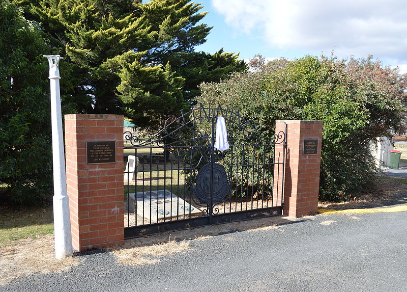 War Memorial Gates Gunning