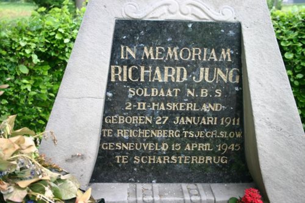 Gedenkzuil Richard Jung Algemene Begraafplaats Sintjohannesga