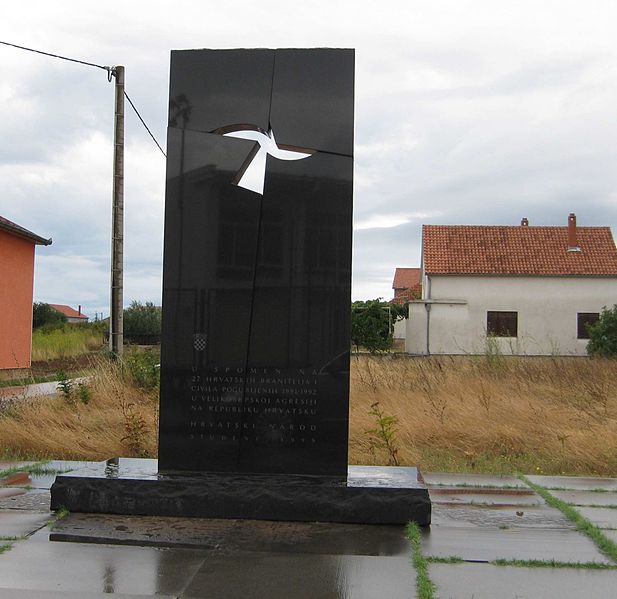 Monument Massamoord kabrnja