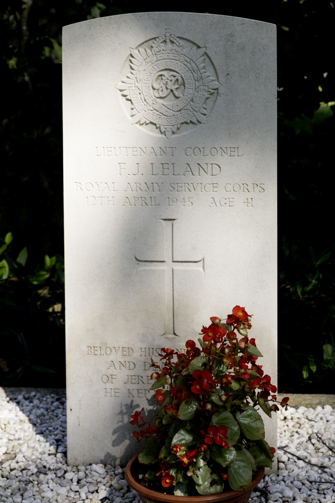 Commonwealth War Graves Municipal Cemetery Oldenzaal #2