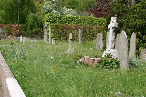 Commonwealth War Grave Wotton Congregational Church Cemetery