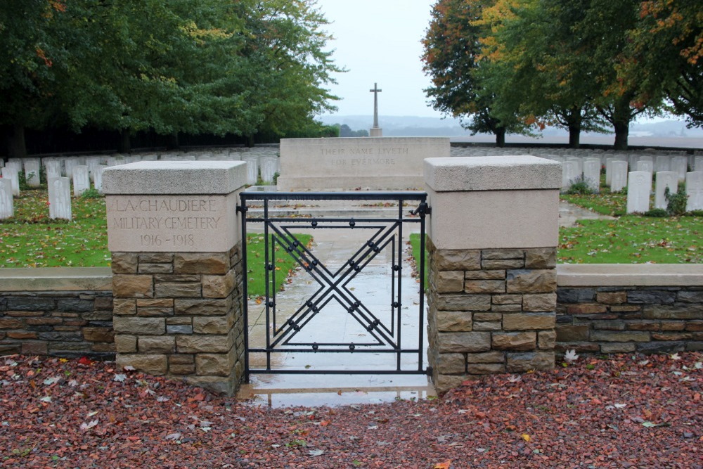 Commonwealth War Cemetery La Chaudiere