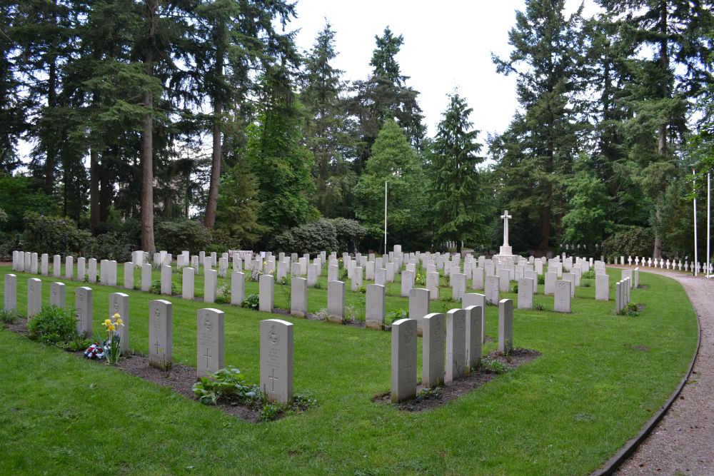 Commonwealth War Graves Oud-Leusden (Rusthof)