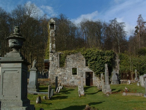 Commonwealth War Graves Logie Old Churchyard