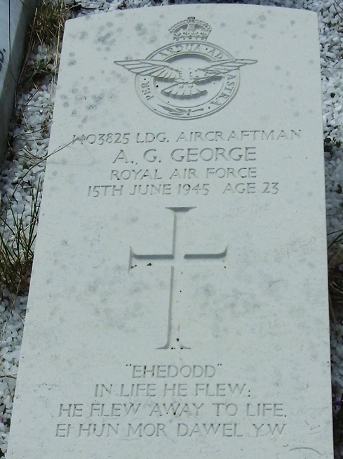 Commonwealth War Grave Pen-Cae Chapelyard