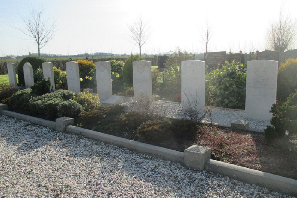 Commonwealth War Graves Municipal Cemetery Sint Jacobiparochie