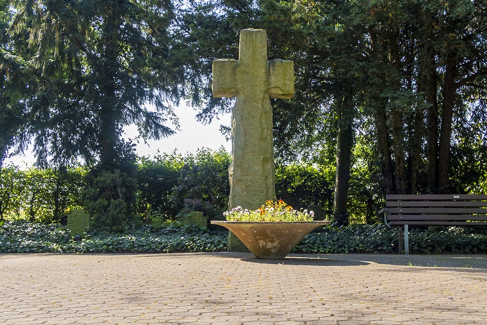 Duitse Oorlogsgraven Begraafplaats Niederzier-Hambach #3