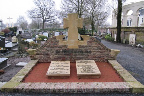 Nederlandse Oorlogsgraven en Oorlogsmonument Oudenbosch