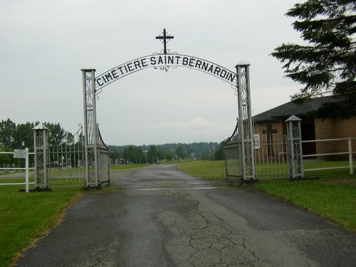 Oorlogsgraven van het Gemenebest St. Bernardin Roman Catholic Cemetery