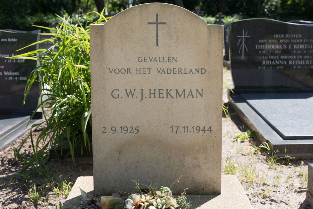 Dutch War Grave RC Cemetery Heino