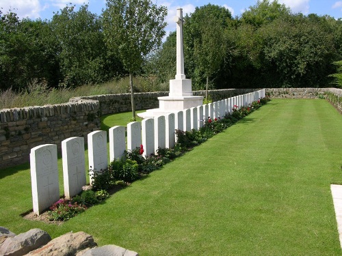 Commonwealth War Cemetery Warry Copse