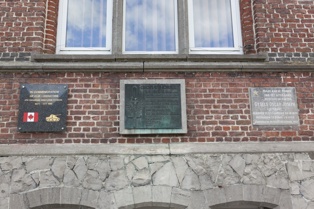 Memorials Town Hall Sint-Laureins