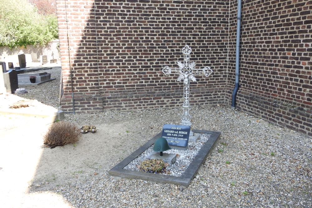 Dutch War Grave Stevensweert Churchyard