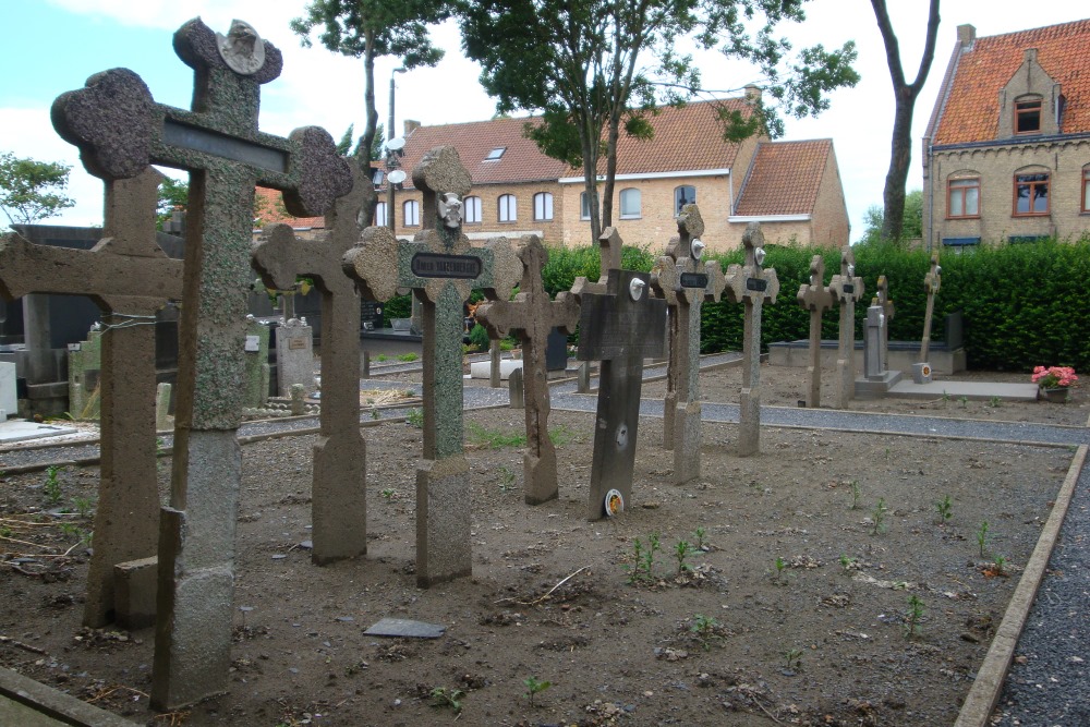 Belgian Graves Veterans Sint-Pieters-Kapelle (Middelkerke)