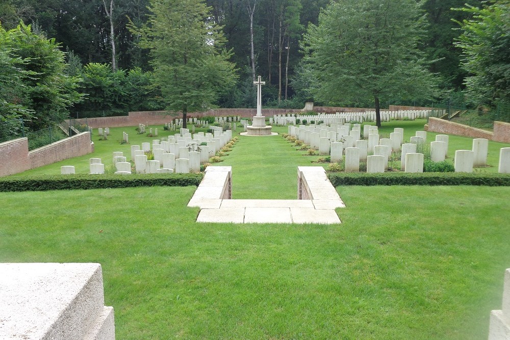 Commonwealth War Cemetery Aveluy Wood