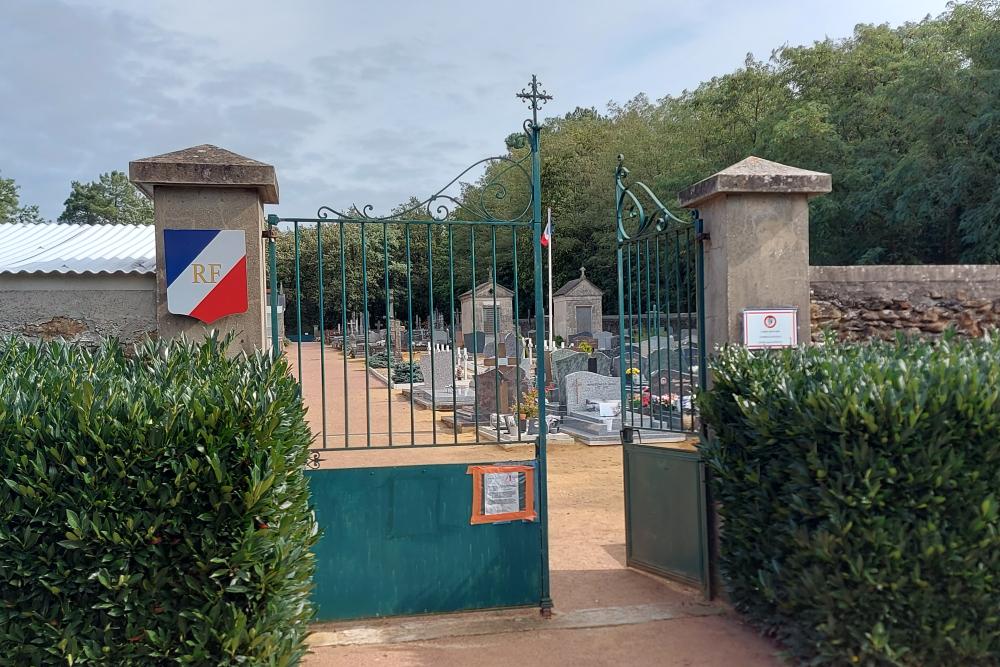 French War Graves Pontvallain Cemetery