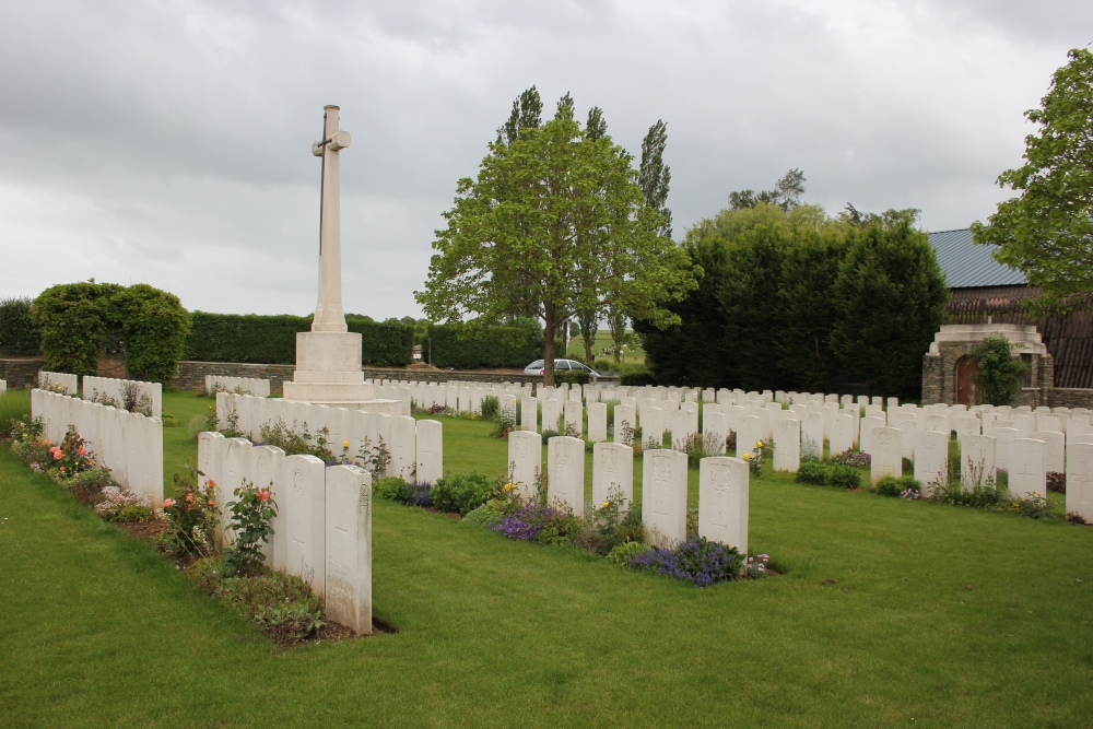 Commonwealth War Cemetery Douchy-ls-Ayette #3